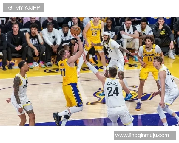 2016年湖人与爵士的激烈对决回顾及赛季精彩瞬间分析